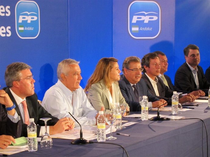 Cospedal, junto a otros dirigentes del PP en Jaén, Andalucía y España.