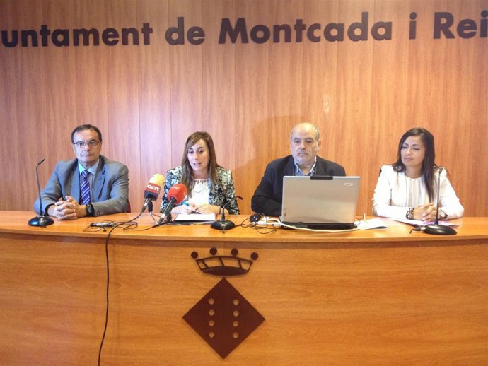 La alcaldesa de Montcada, M.E.Pérez, y el pte Consorcio Besòs, S.Alarcón