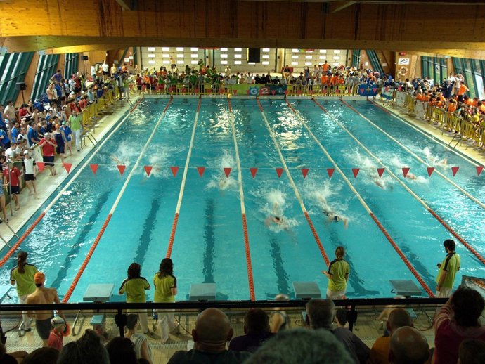 Competición de natación en Cros