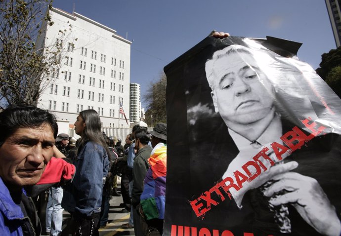 Manifestación contra el ex presidente boliviano Sánchez de Lozada