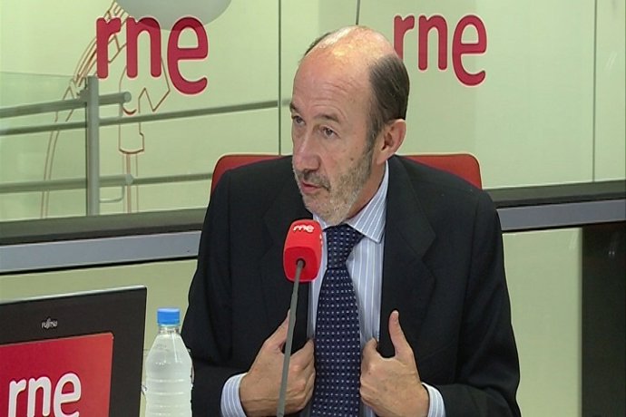 Rubalcaba no sabe si irá a las primarias 