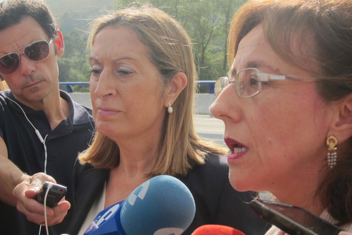 Belén Fernández junto a la Ministra Ana Pastor,