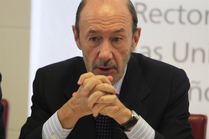 Rubalcaba se reúne con la CRUE