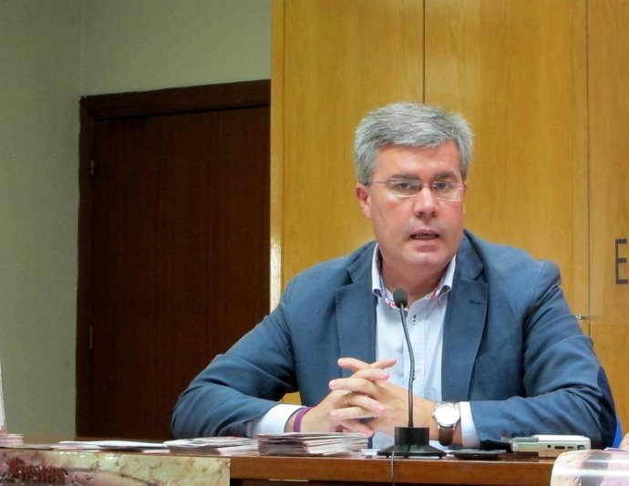 El alcalde de Jaén, José Enrique Fernández de Moya, en rueda de prensa.