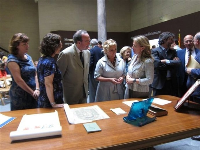 Serrat ha conocido este miércoles los documentos donados a la CCAA