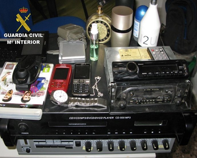 Efectos intervenidos a dos detenidos por robos en coches y viviendas