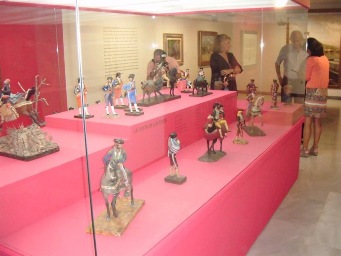  Barros De La Exposición De Piezas Del Siglo XIX De Unicaja