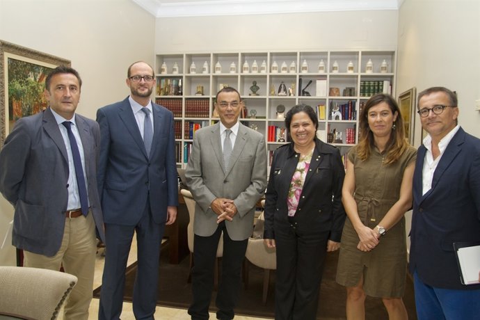 Miembros del Patronato de Turismo y de la Autoridad Portuaria. 