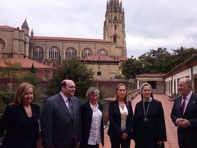 Visita de la ministra Ana Pastor al monasterio de San Pelayo