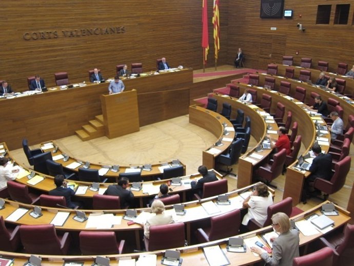 Imagen vespertina del pleno de las Corts