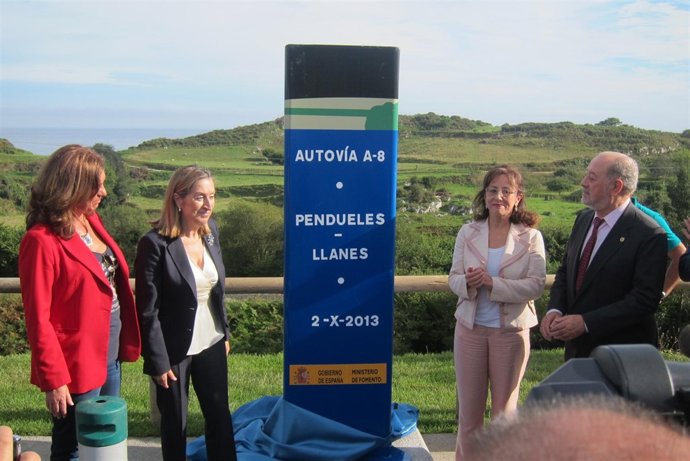 Ana Pastor inaugura el tramo Pendueles-San Roque