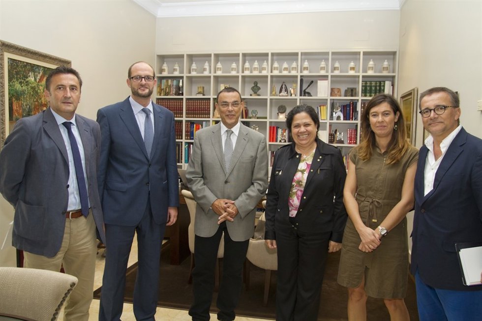 Miembros del Patronato de Turismo y de la Autoridad Portuaria.