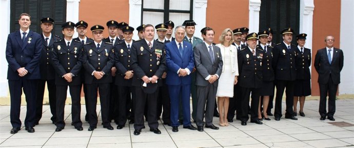 Policías condecorados en Huelva.