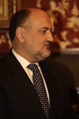 El presidente del TC, Pérez de los Cobos