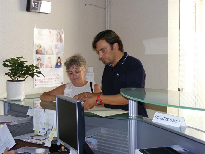Francesc Miralles y Rosa Vich en el registro del Consell de Mallorca