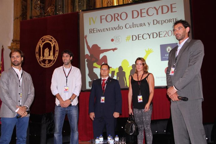 Fotografía de una de las charlas que se han celebrado en la UCAM