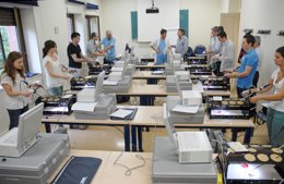 Prácticas con órganos de animales mediente cajas con visores.