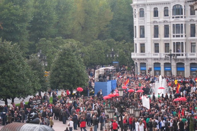 Concentración contra los recortes antes de la ceremonia de los Premios Príncipe