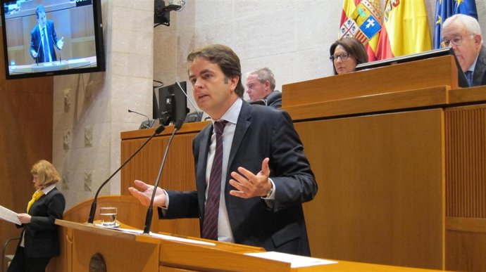 Roberto Bermúdez de Castro en su intervención en el pleno de las Cortes