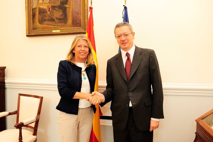 La alcaldesa de Marbella, con el ministro Gallardón