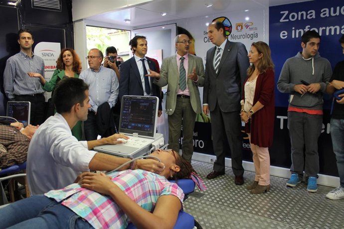 Carrón En El Autobús De La Semana Del Cerebro En Cáceres