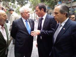 Gómez con empresarios y comerciantes de Gran Vía