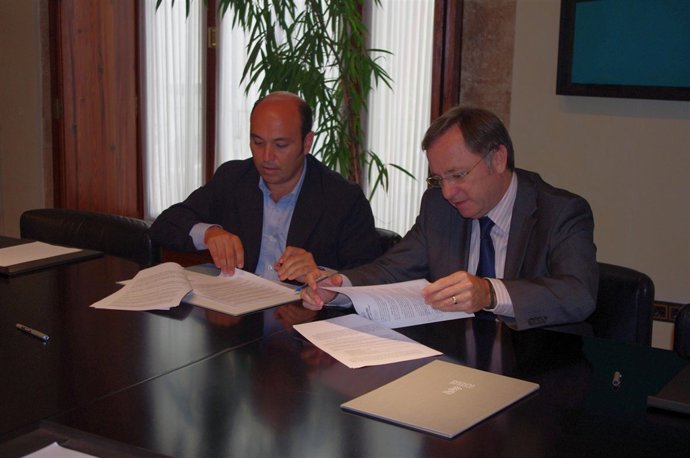 Firma del contrato de alquiler de Colón, 32