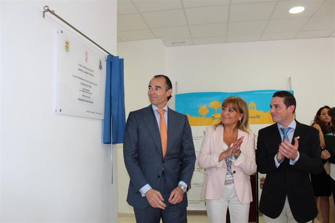 Llombart inaugura el consultorio de Llombart