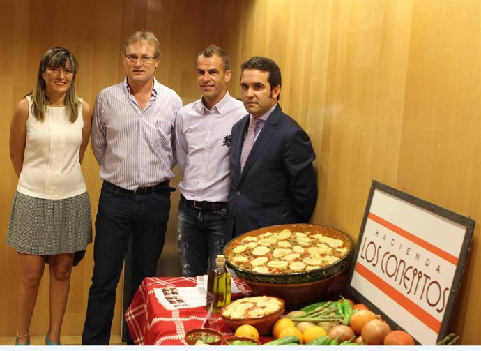 El alcalde de Álora, el jugador de fútbol Duda y el diputado de Turismo