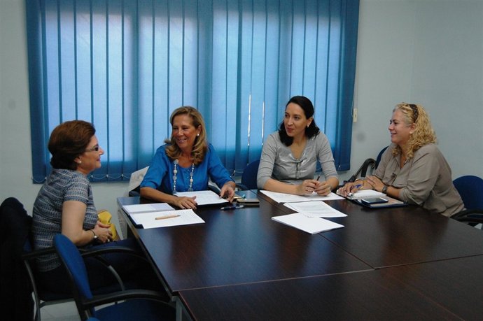 Arcas y Obrero (centro) con representantes de los centros concertados