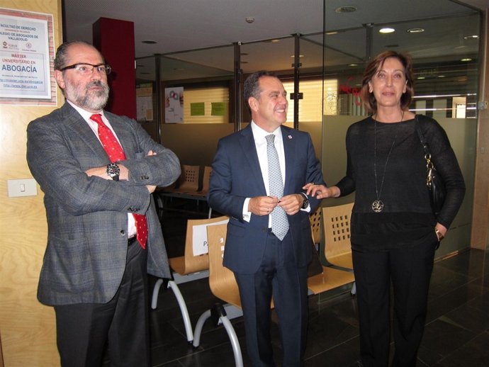 Jesús Verdugo, Pablo Trillo y Esther Pérez, antes del inicio de las jornadas.