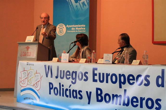 El alcalde de Huelva presenta la candidatura a los Juegos Olímpicos de Policías.