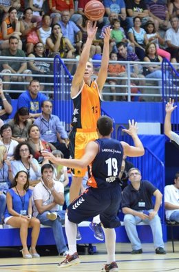 El alero letón Mareks Mejeris