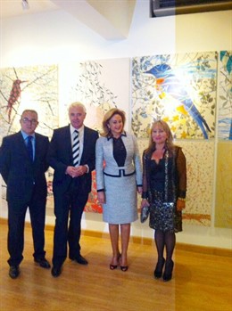 Puchalt junto a autoridades jordanas en la exposición del MuVIM en Amman.