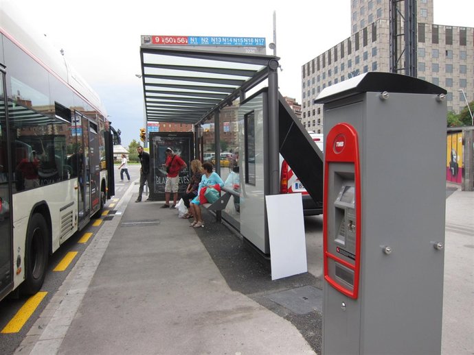 Nueva máquina de billetes por la nueva red de bus de Barcelona