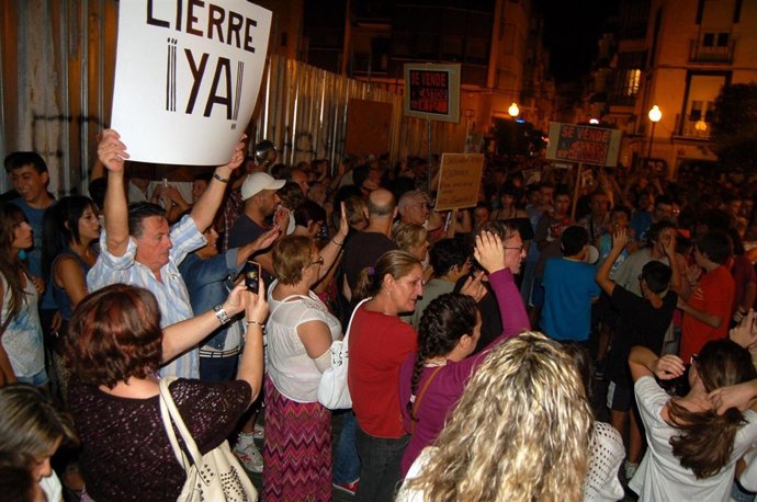 Participantes en la manifestación contra el proyecto Castor en Vinaròs.