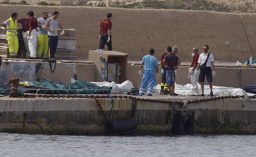  Naufragio De Una Embarcación Frente A Lampedusa, En Italia