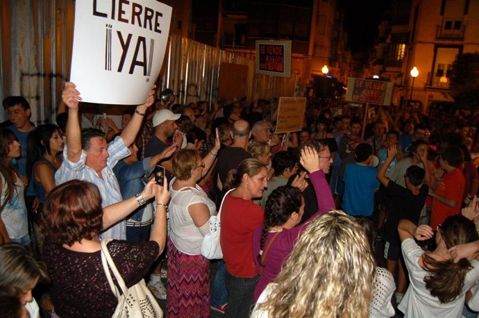 Participantes en la manifestación contra el proyecto Castor en Vinaròs.