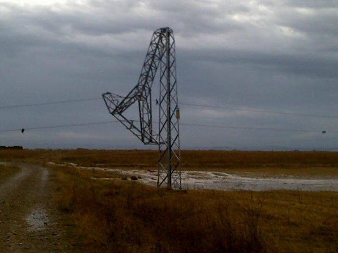 Torre eléctrica tras la tormenta en Cinco Villas.