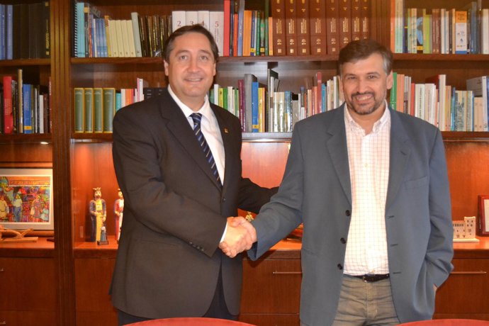 El conseller Josep Maria Pelegrí con Joan Caball (Unió de Pagesos)