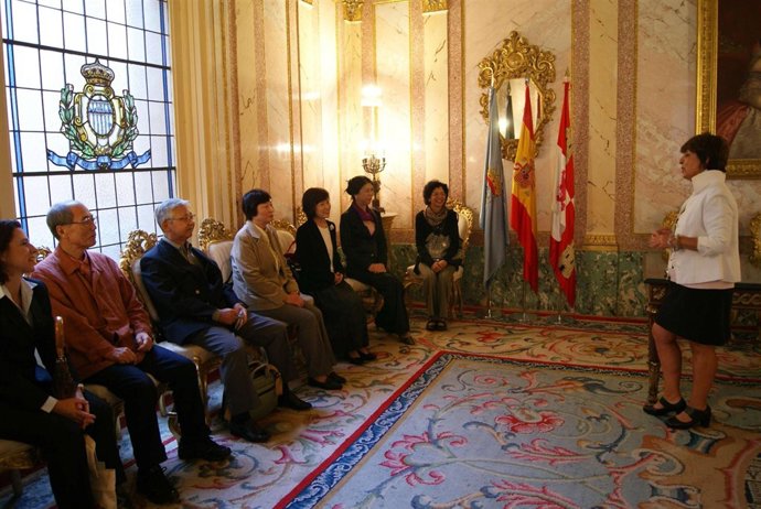 De Santos recibe a los alumnos japoneses