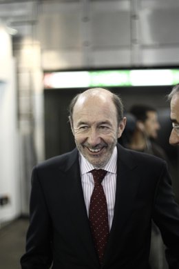 Alfredo Pérez Rubalcaba (PSOE) visita la feria Liber