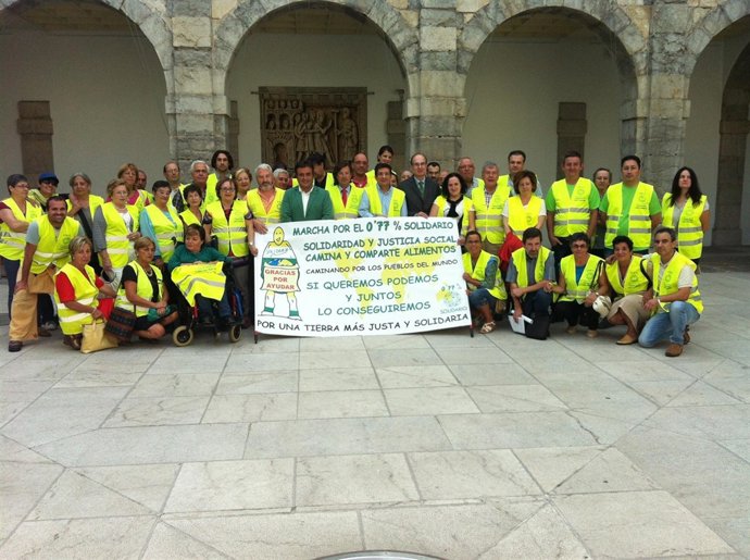 Presentación de la Marcha del 0,77% Solidario en el Parlamento