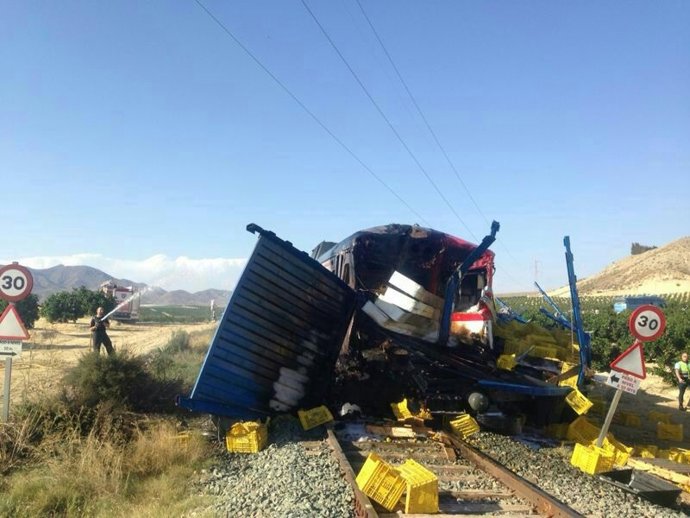 Tren descarrillado en el tramo Almendricos Pulpí