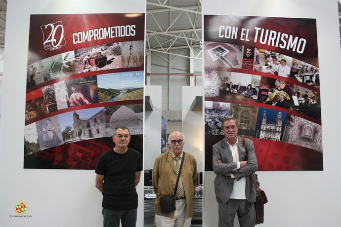 Castro, Ruiz y Molinos en el estand de la UJA en Tierra Adentro 2013.