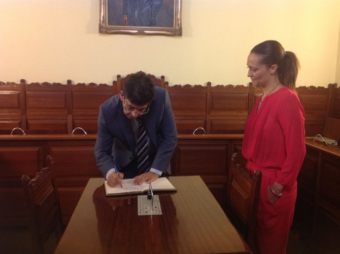 Diego Valderas, este viernes en el Ayuntamiento de Torredonjimeno