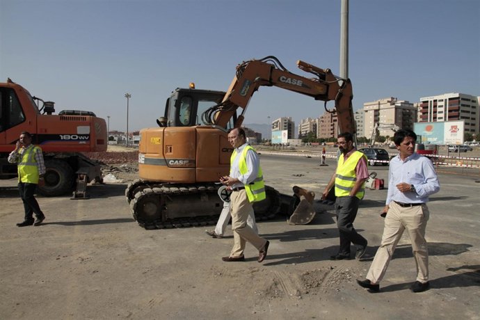 Rodríguez-Comendador visita los terrenos del parque de las familias