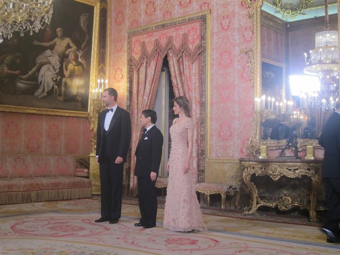 Los Príncipes de Asturias y el príncipe Naruhito de Japón