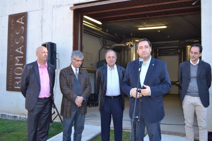 El conseller Josep Maria Pelegrí inaugura red de calor con biomasa