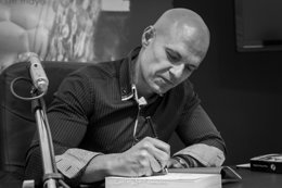 El escritor vallisoletano César Pérez Gellida